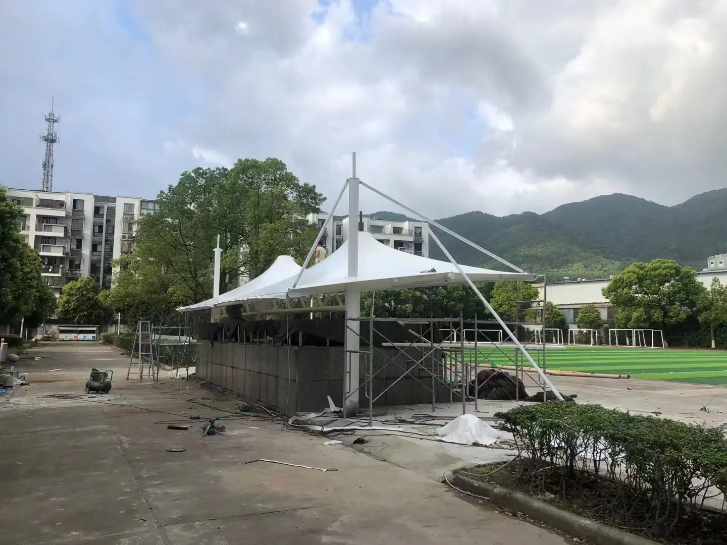 2026年贵州遵义停车棚球场棚改造纪实：老旧雨棚换新，运维压力怎么降